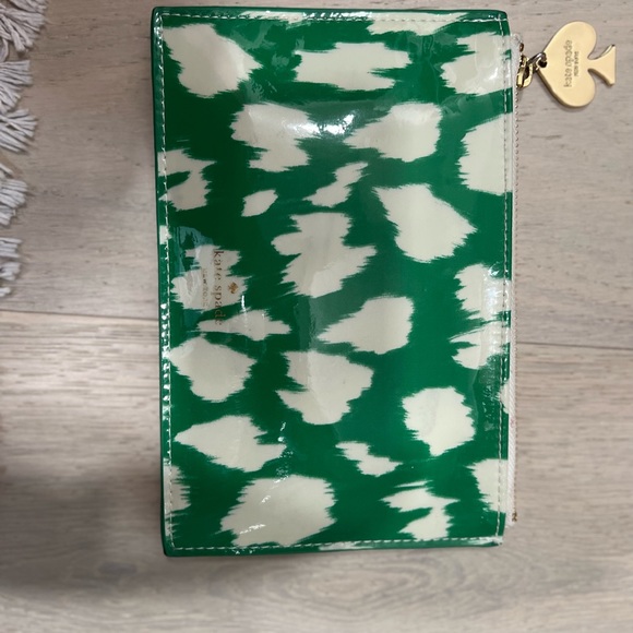 KATE SPADE
KATE SPADE GREEN PAINTERLY CHEETAH PENCIL POUCH - Picture 5 of 5